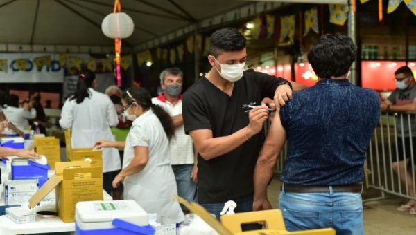 Tenda da Vacinação aplicou mais de 4 mil doses de vacina contra a Covid-19 em dois dias